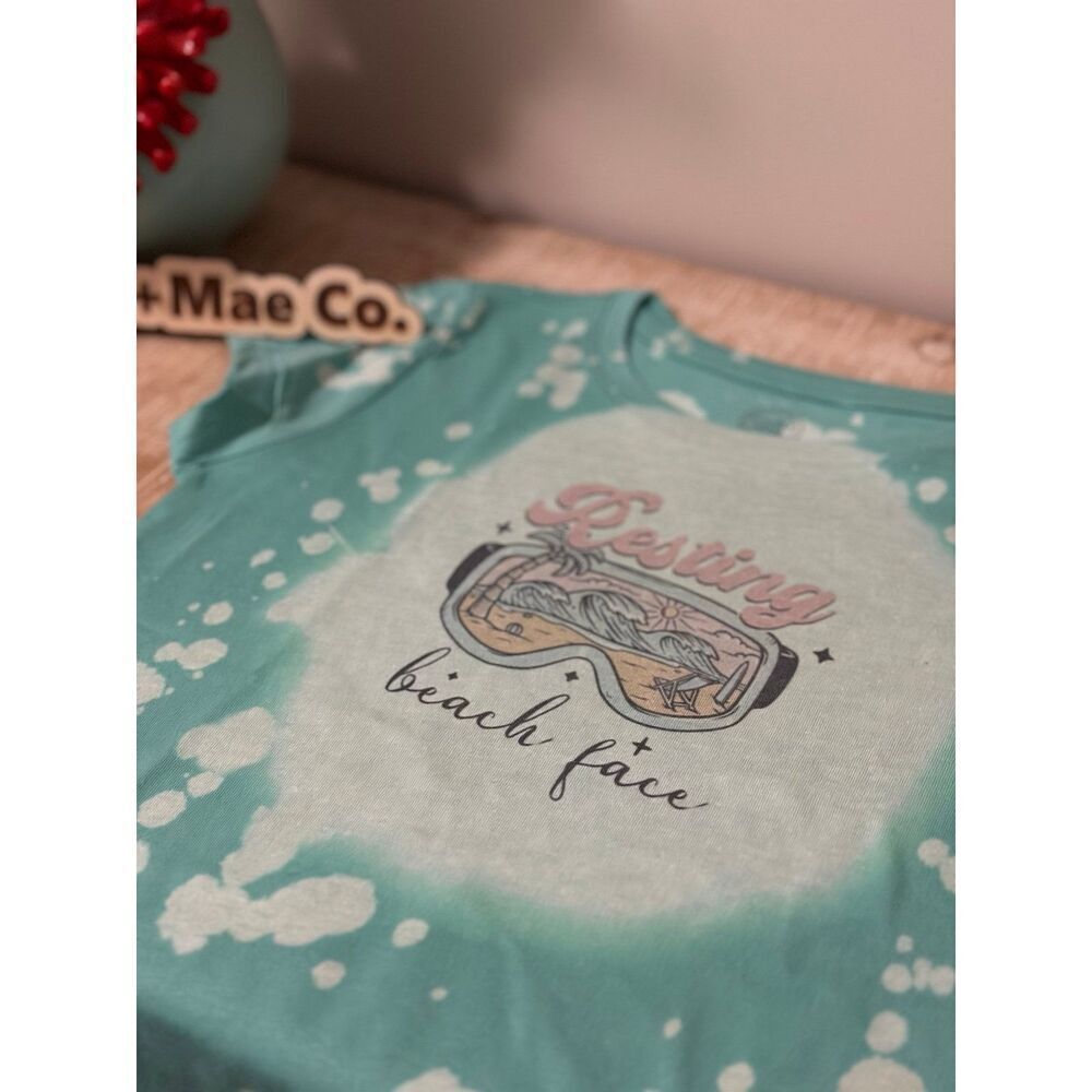 Resting Beach Face girls shirt size 6/6x
